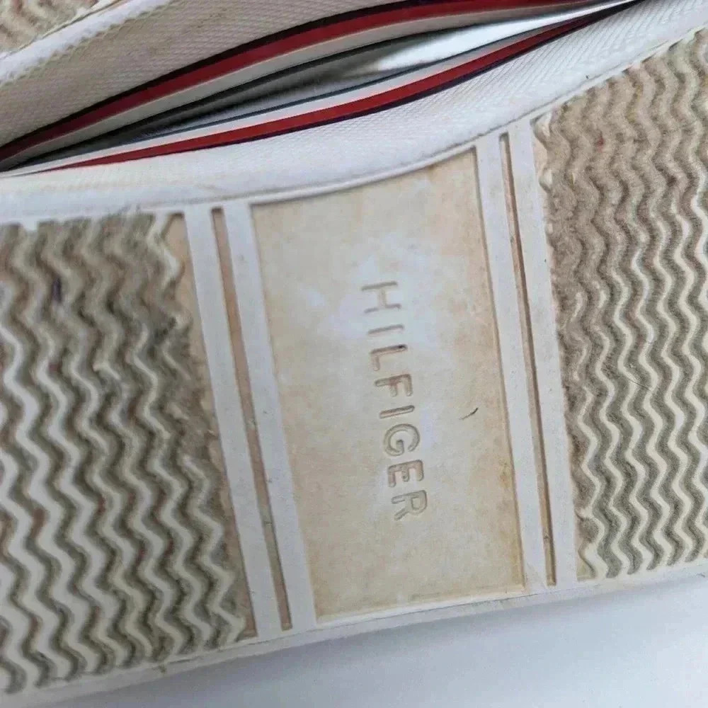 Tommy Hilfiger Fressian Low Top Lace-Up Sneakers - Picture 9 of 11